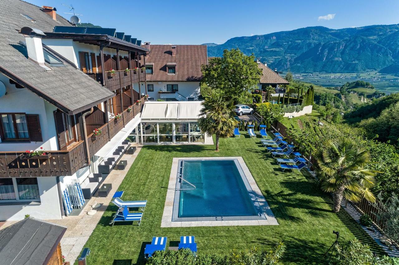 Hotel St. Justina Hof Appiano Sulla Strada Del Vino Bagian luar foto