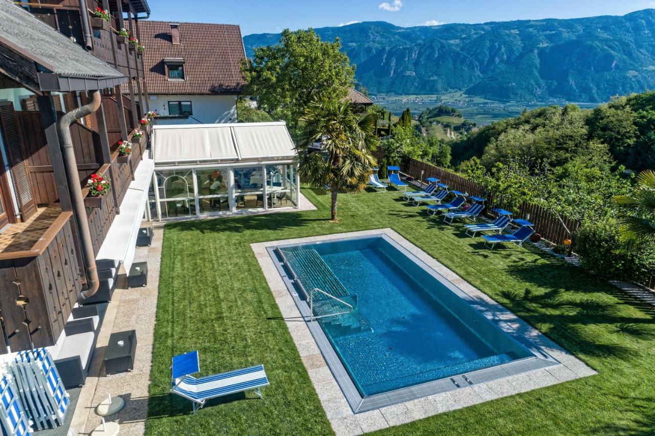 Hotel St. Justina Hof Appiano Sulla Strada Del Vino Bagian luar foto