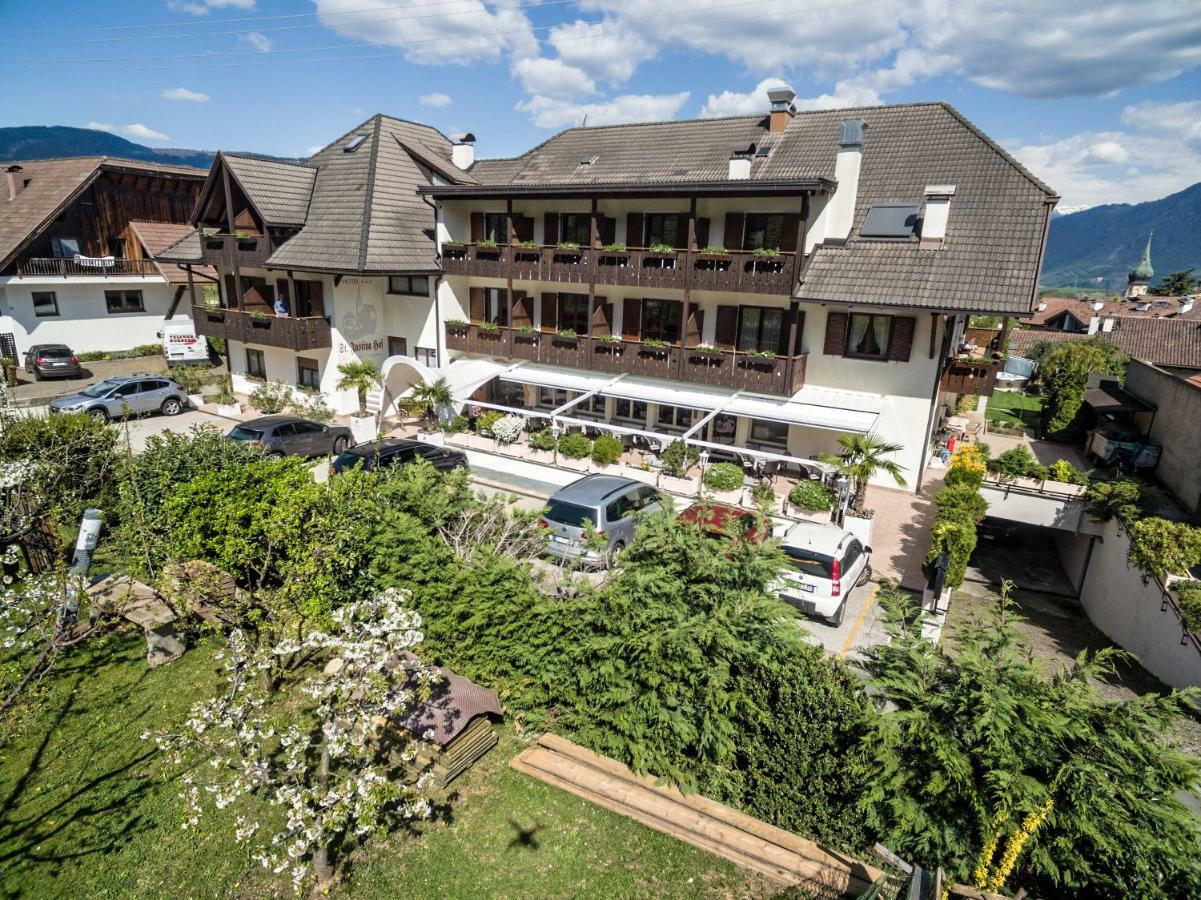 Hotel St. Justina Hof Appiano Sulla Strada Del Vino Bagian luar foto